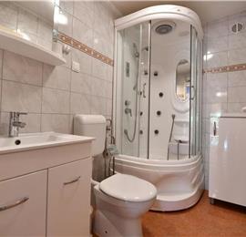 3 Bedroom Villa with Pool & Tennis Court near Sinj, sleeps 8